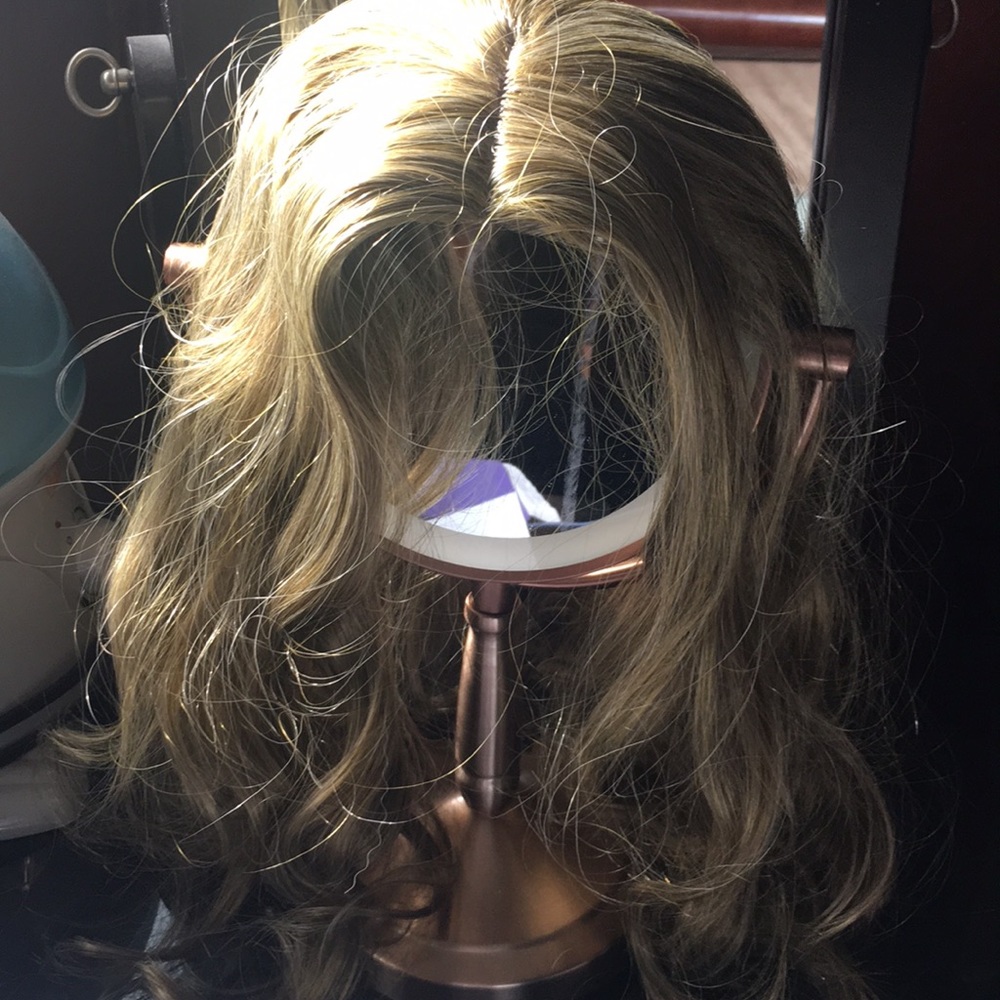 Wig let hair topper.